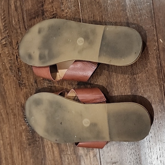 Universal Thread Sandals - Picture 3 of 3